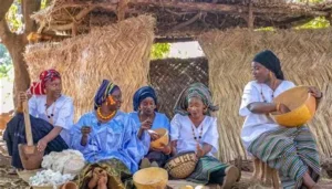 Lire la suite à propos de l’article la femme soninké : gardienne des traditions et actrice du changement(yakharou)